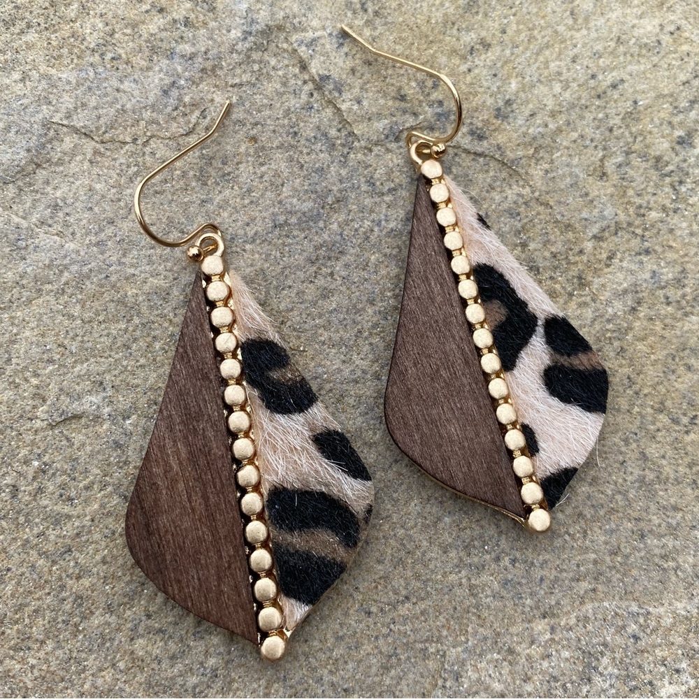 Leopard Print And Gold Tone Dangle Earrings Bohemian Western Style 2 1/8”